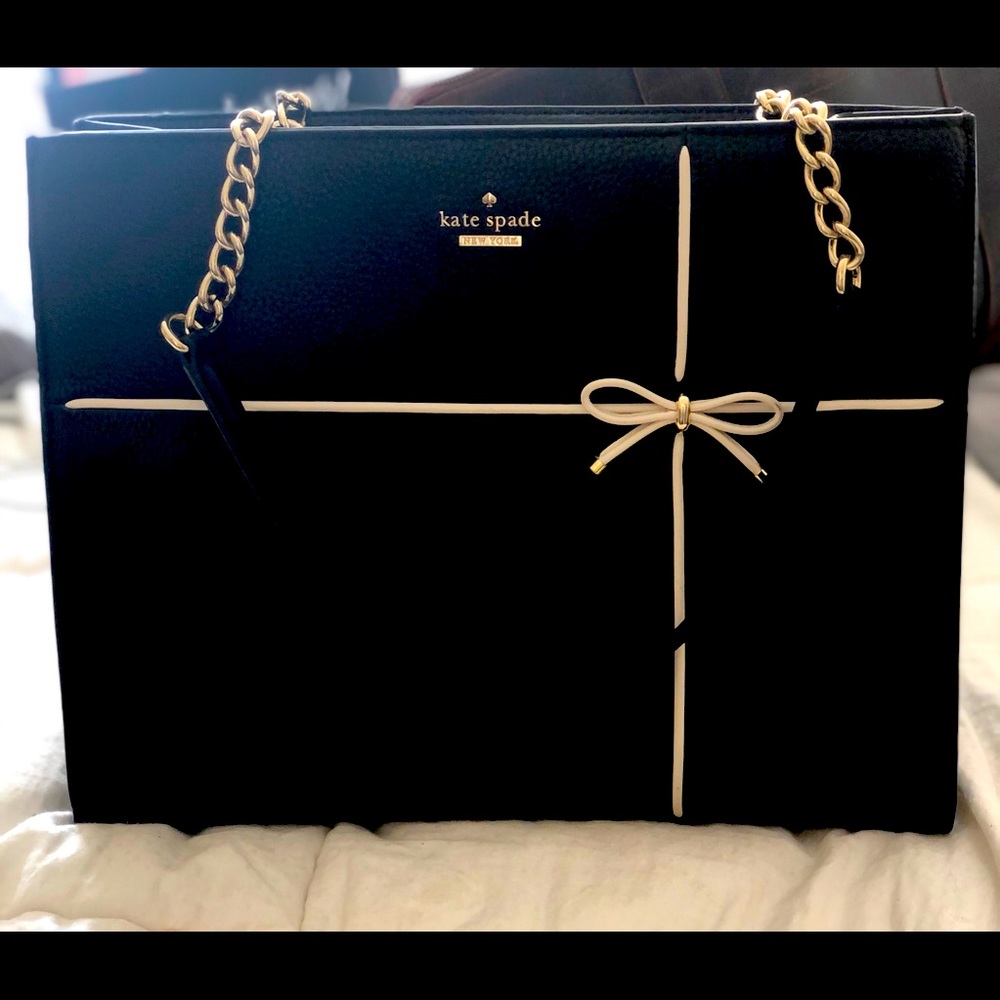 Kate Spade New York Zipper Bag with White Bow Accent 10”x7 1/2”.